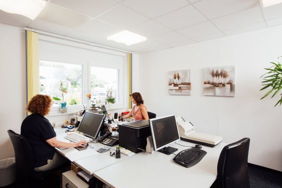  Verwaltung / Vertrieb 